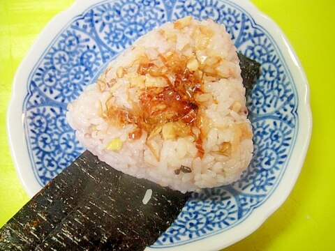 ほぐしホッケとおかか醤油のおにぎり